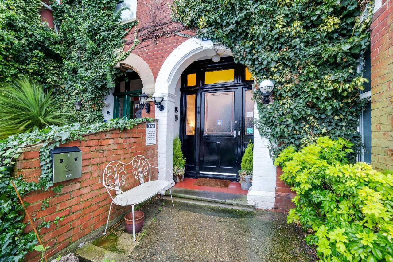 Airport Lodge Farnborough  Bagian luar foto